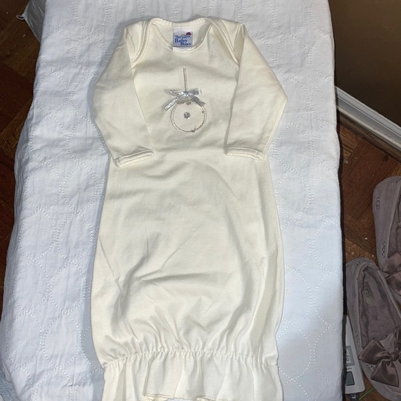 The Bailey Boys NB baby gown beautiful cream with silver ornament beautiful - Picture 4 of 7